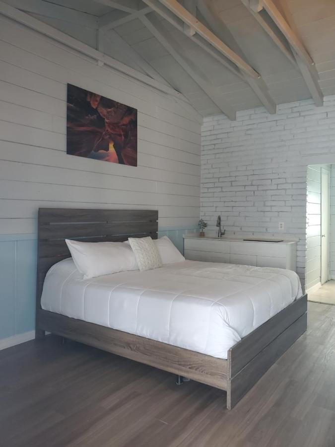 Hollywood Gardens Inn & Suites Extérieur photo