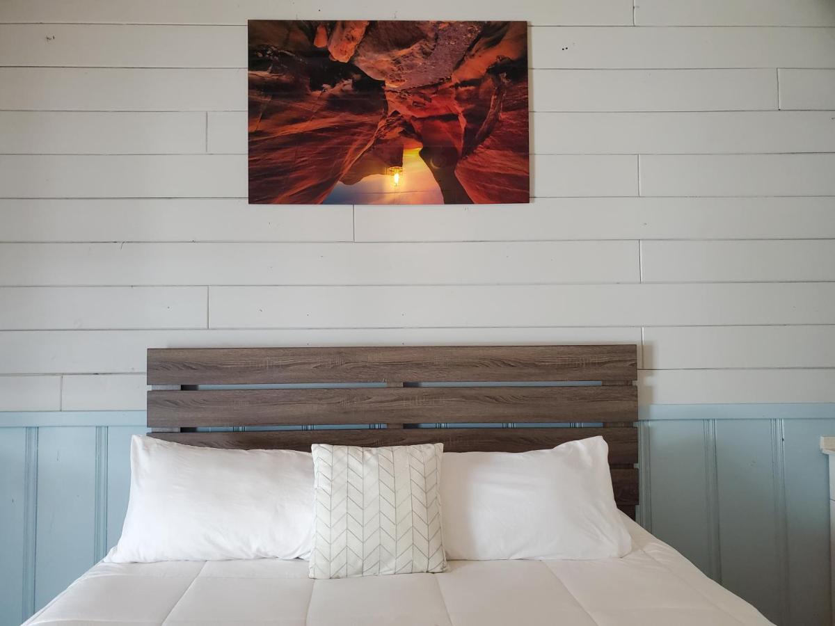 Hollywood Gardens Inn & Suites Extérieur photo
