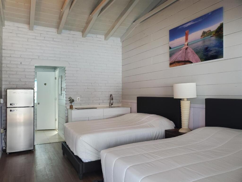 Hollywood Gardens Inn & Suites Extérieur photo