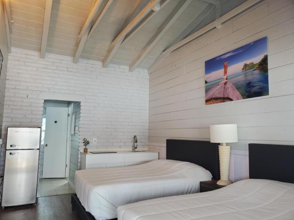Hollywood Gardens Inn & Suites Extérieur photo